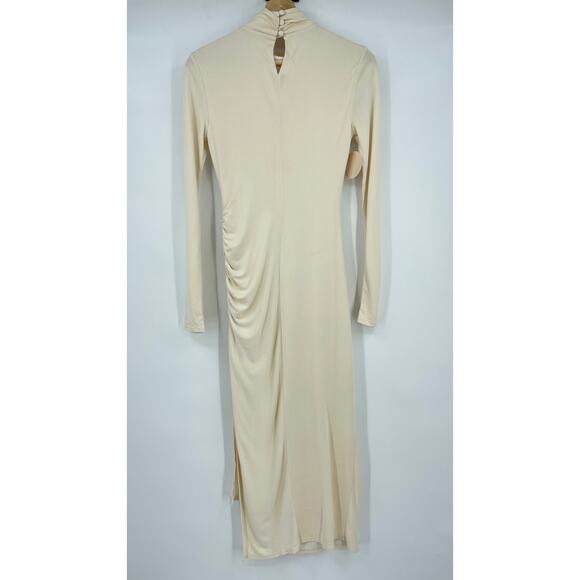 Elegant White Long Sleeve Dress - Picture 3 of 16